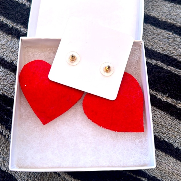 ❤️New Chelsea Freeman Embellished Heart Earrings. Simply stunning and well made. - Picture 3 of 4